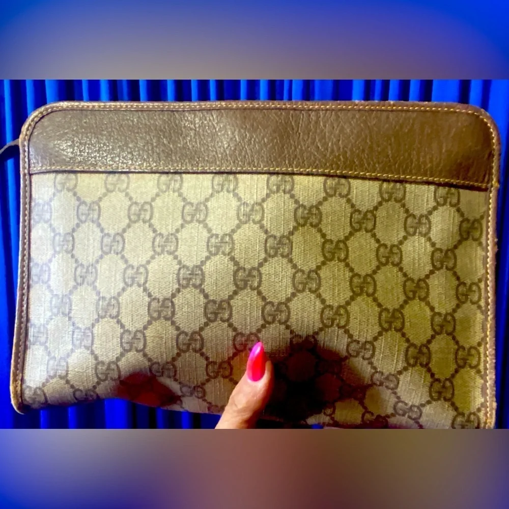 GUCCI Monogram Clutch, Authentic. EUC